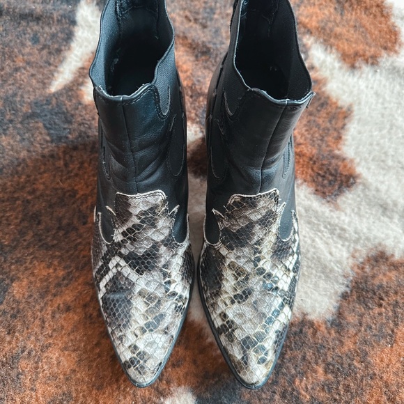 Western snake print booties - Picture 2 of 4